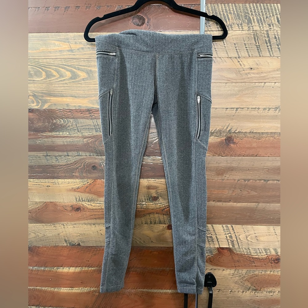 Athleta Grey Herringbone Leggings with Pockets - sz Medium